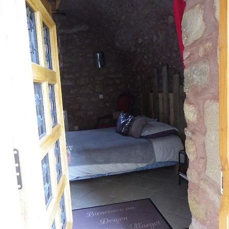 Bed and Breakfast Le Donjon De La Reine Margot Beaumont  Esterno foto