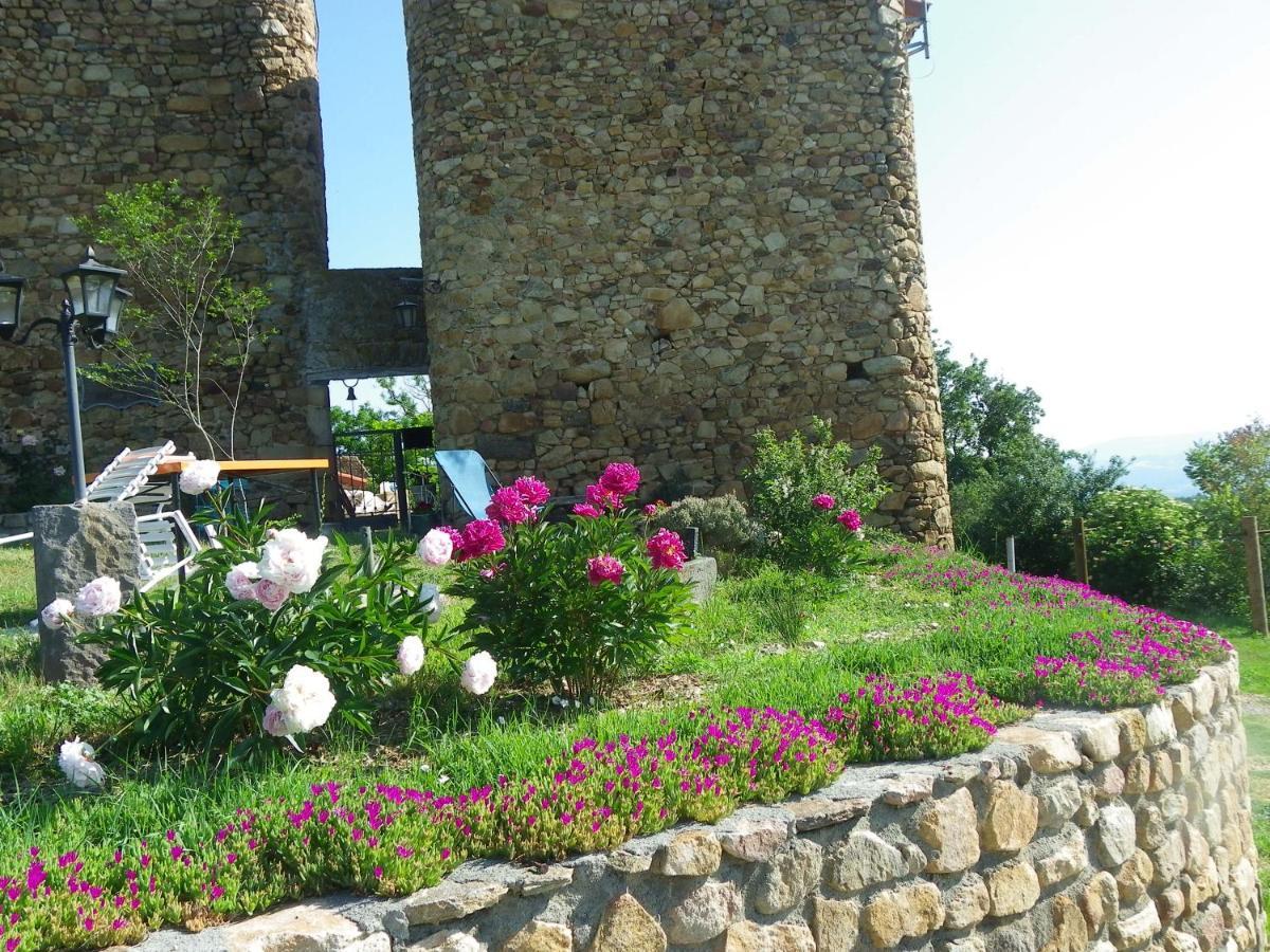 Bed and Breakfast Le Donjon De La Reine Margot Beaumont  Esterno foto