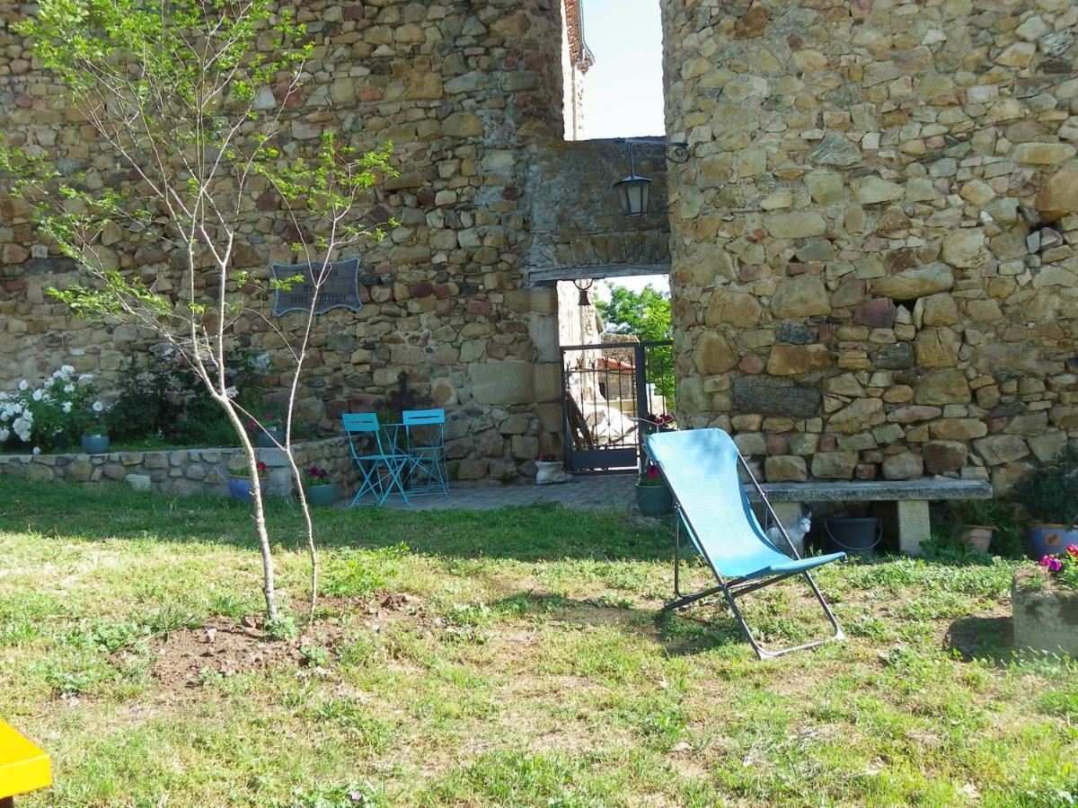 Bed and Breakfast Le Donjon De La Reine Margot Beaumont  Esterno foto