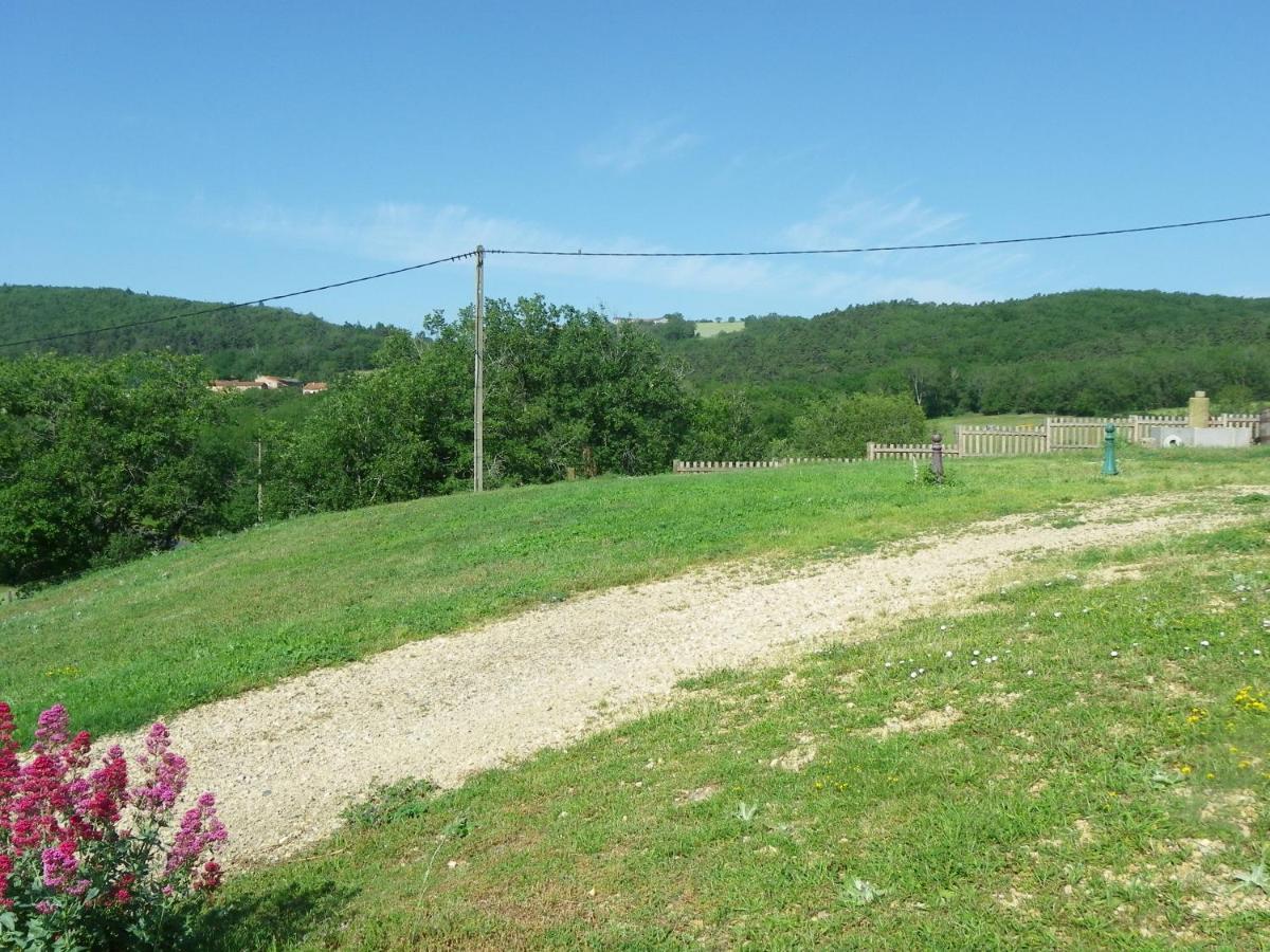 Bed and Breakfast Le Donjon De La Reine Margot Beaumont  Esterno foto