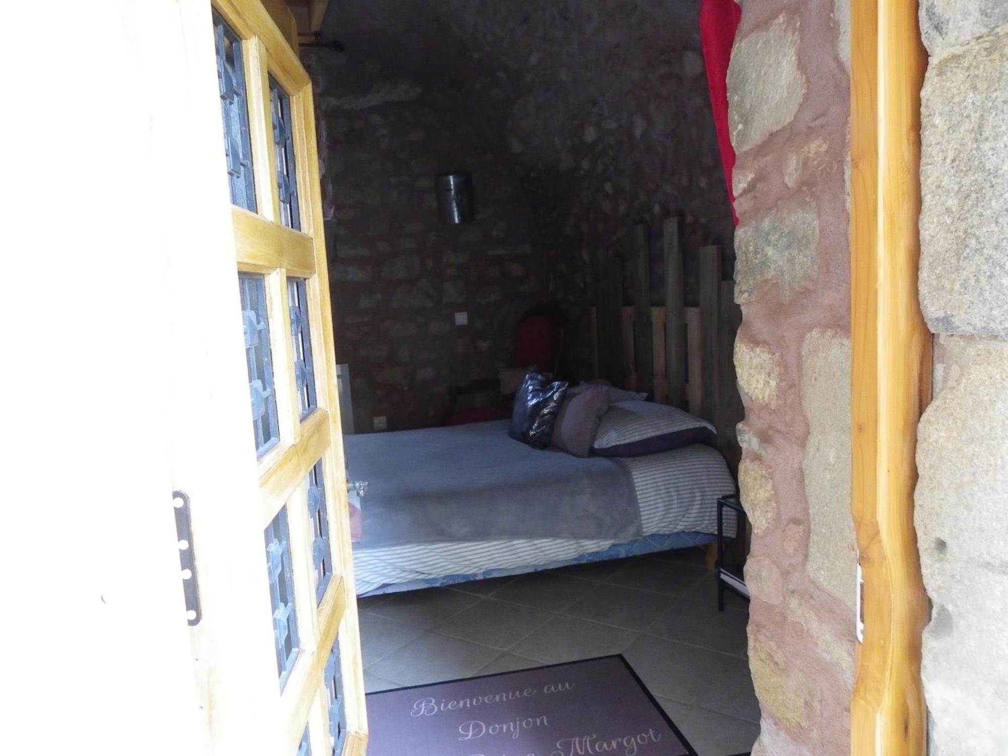 Bed and Breakfast Le Donjon De La Reine Margot Beaumont  Esterno foto